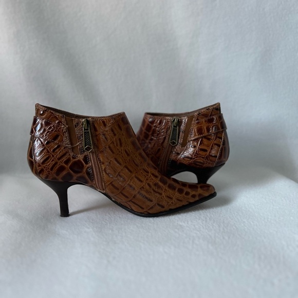 Donald J Pliner Size 6M Caramel Brown Leather “Snake Skin” Style Booties. - Picture 3 of 16